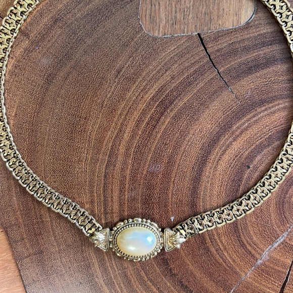 Vintage gold and pearl matching necklace and earring set. - Picture 7 of 8